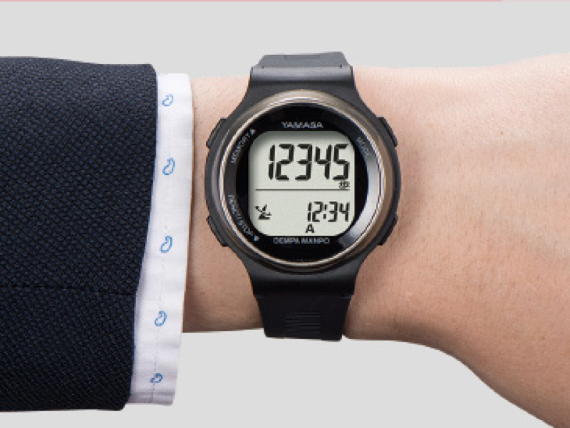 日常で身に着けられる、腕時計タイプの万歩計。4機種10色 - 家電 Watch