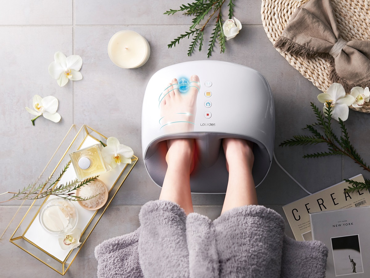 靴の中で縮こまった足指を広げてほぐすフットマッサージャー