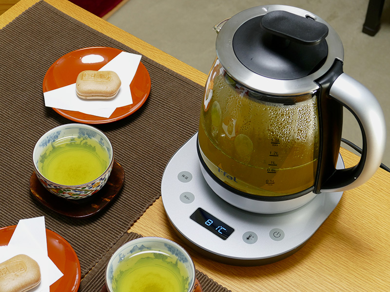 電気ケトル　電気ガラスケトル　chefman 茶こしつき