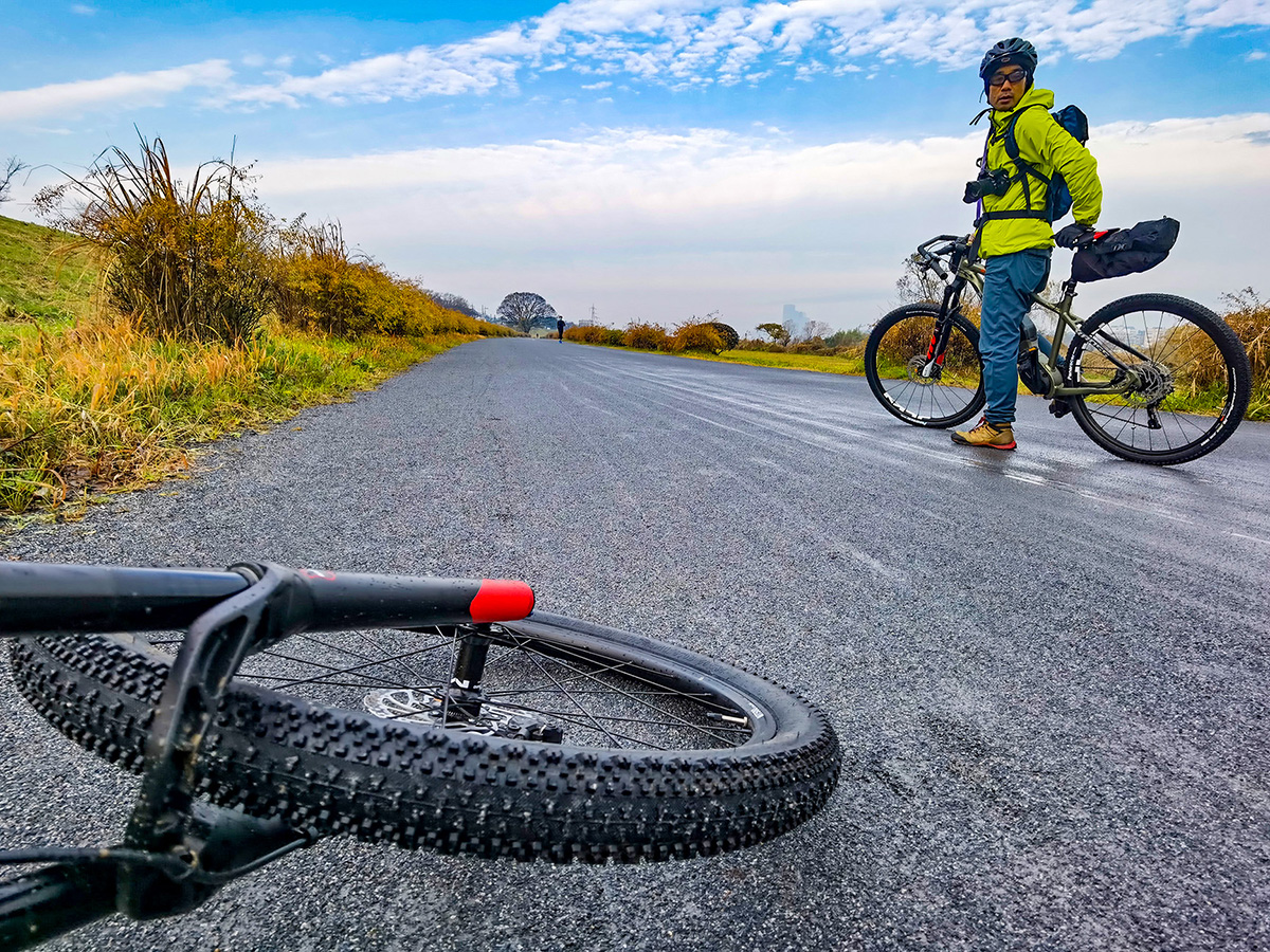 身近で楽しむe Mtbアドベンチャー 多摩川のダートを中心に100km走ってみた E Bike試乗レビュー 家電 Watch