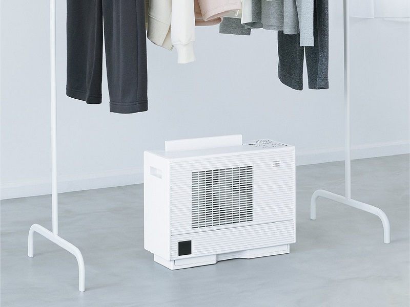 パナソニック、洗濯物の真下に置けるコンパクトな衣類乾燥除湿機 
