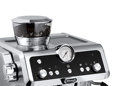 エスプレッソ・カプチーノメーカー デロンギのエスプレッソ・カプチーノメーカーに新色ホワイト