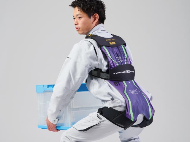 電源不要、エヴァ初号機仕様のアシストスーツ - 家電 Watch