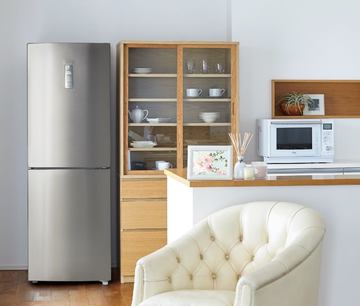 一人暮らしの部屋を広く見せるミラー冷蔵庫、ツインバード - 家電 Watch