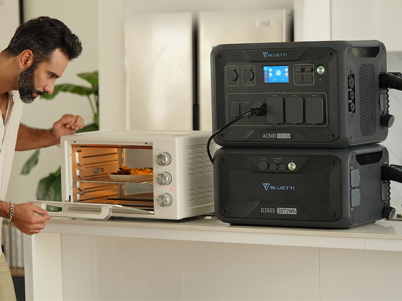 容量を増やせる大型ポータブル電源。出力5,000Wで非常時も心強い