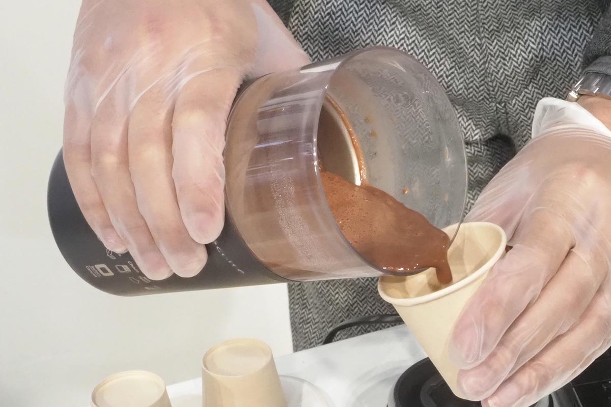 明治がなぜ家電? チョコ好き必見のホットチョコレートメーカーを味わっ