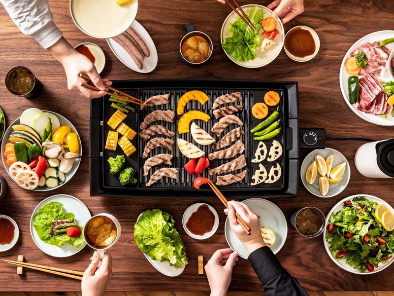 焼肉の油ハネを約97%抑えられる減煙ホットプレート、ピーコック - 家電