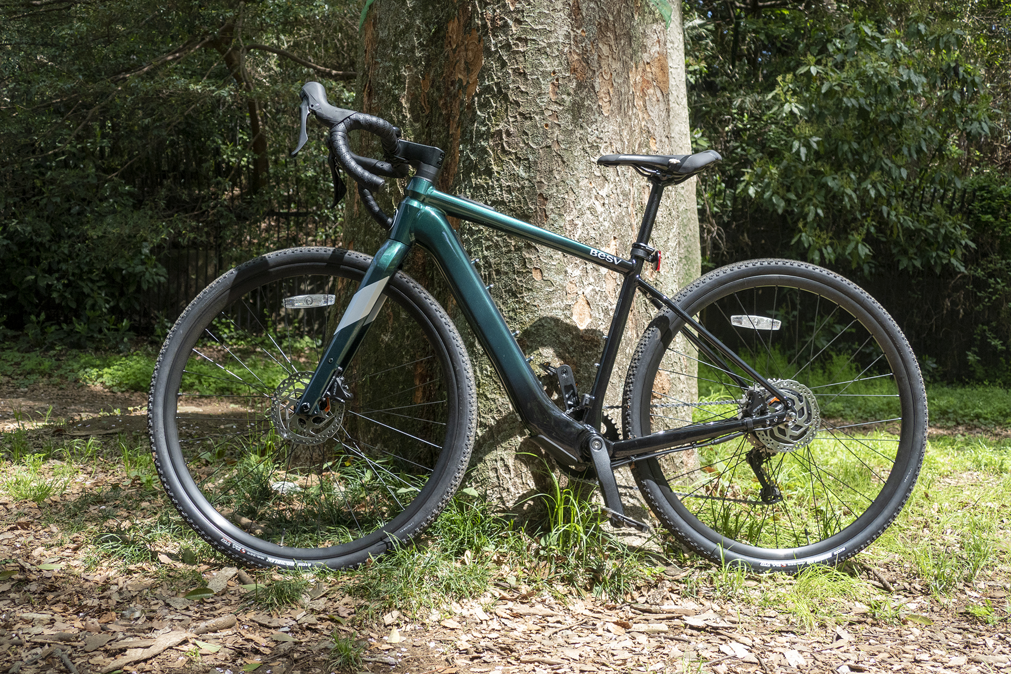 写真で見る】BESVのグラベルロードe-bike「JGR1.1」実車を最速でお届け