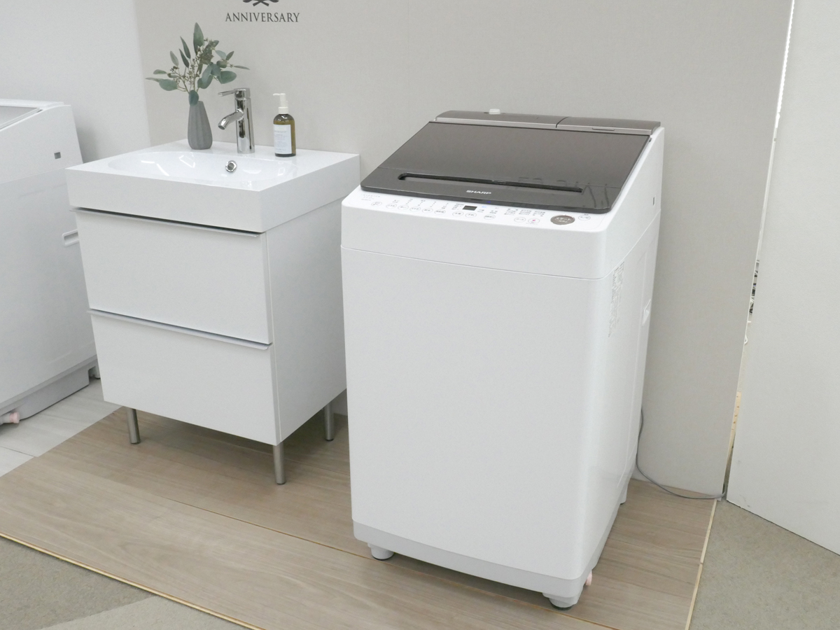 シャープ、洗剤自動投入のタテ型洗濯機。洗剤つまりにくい独自設計 