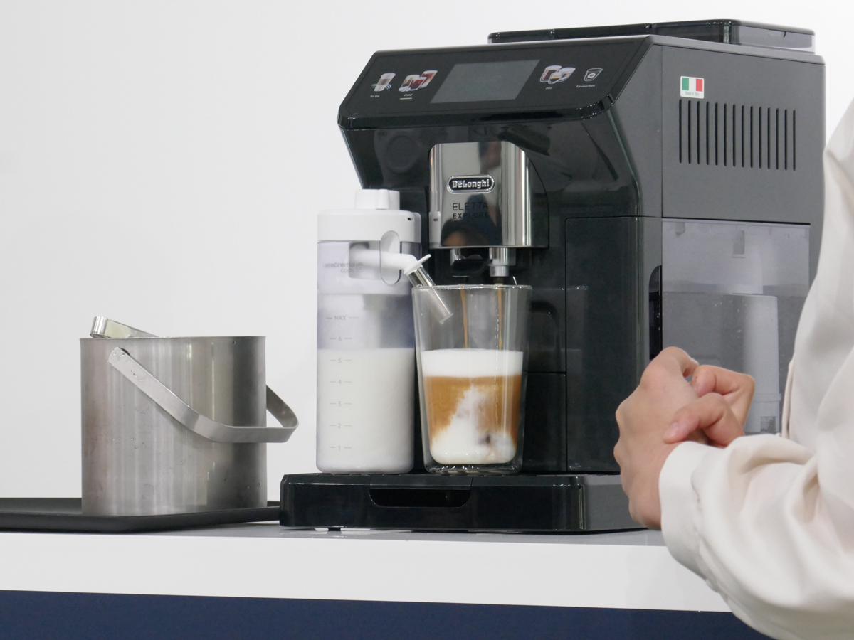 デロンギ、冷たいミルクメニューが作れる全自動コーヒーマシン - 家電
