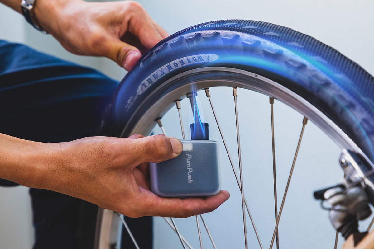 中古品 傷多し 電動アシスト自転車のバッテリー2個と充電器一個