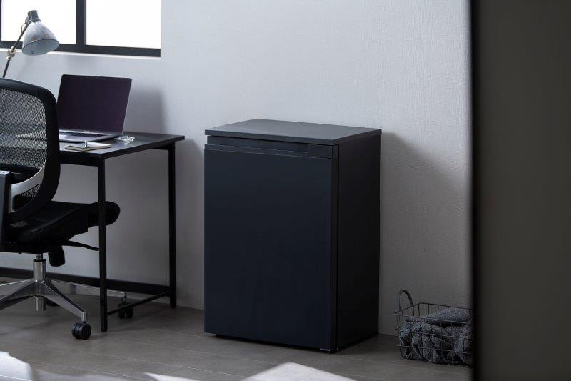 アイリス、奥行きスリムなセカンド冷蔵庫。家具と合わせやすい