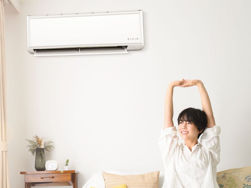 ヤマダからフィルター自動掃除エアコン。ホコリ10年分ためられる