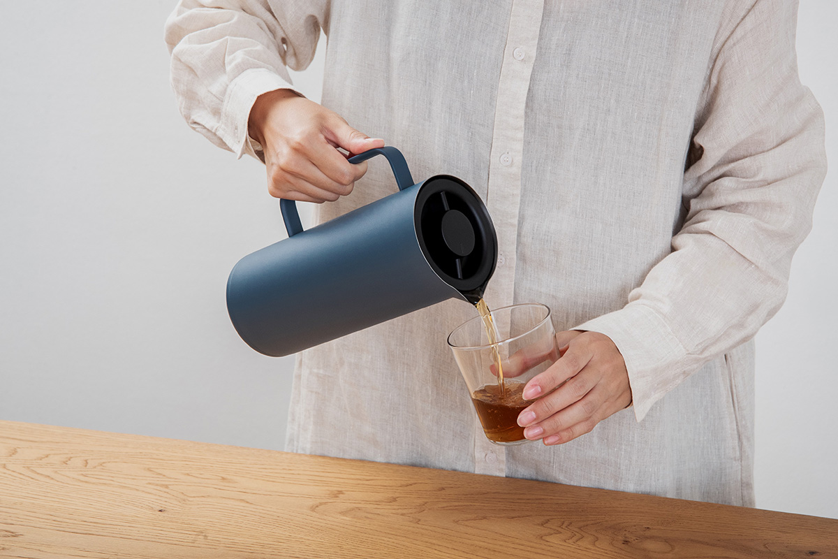 朝に入れた飲み物の温度を夕方までキープする保温保冷ポット - 家電 Watch