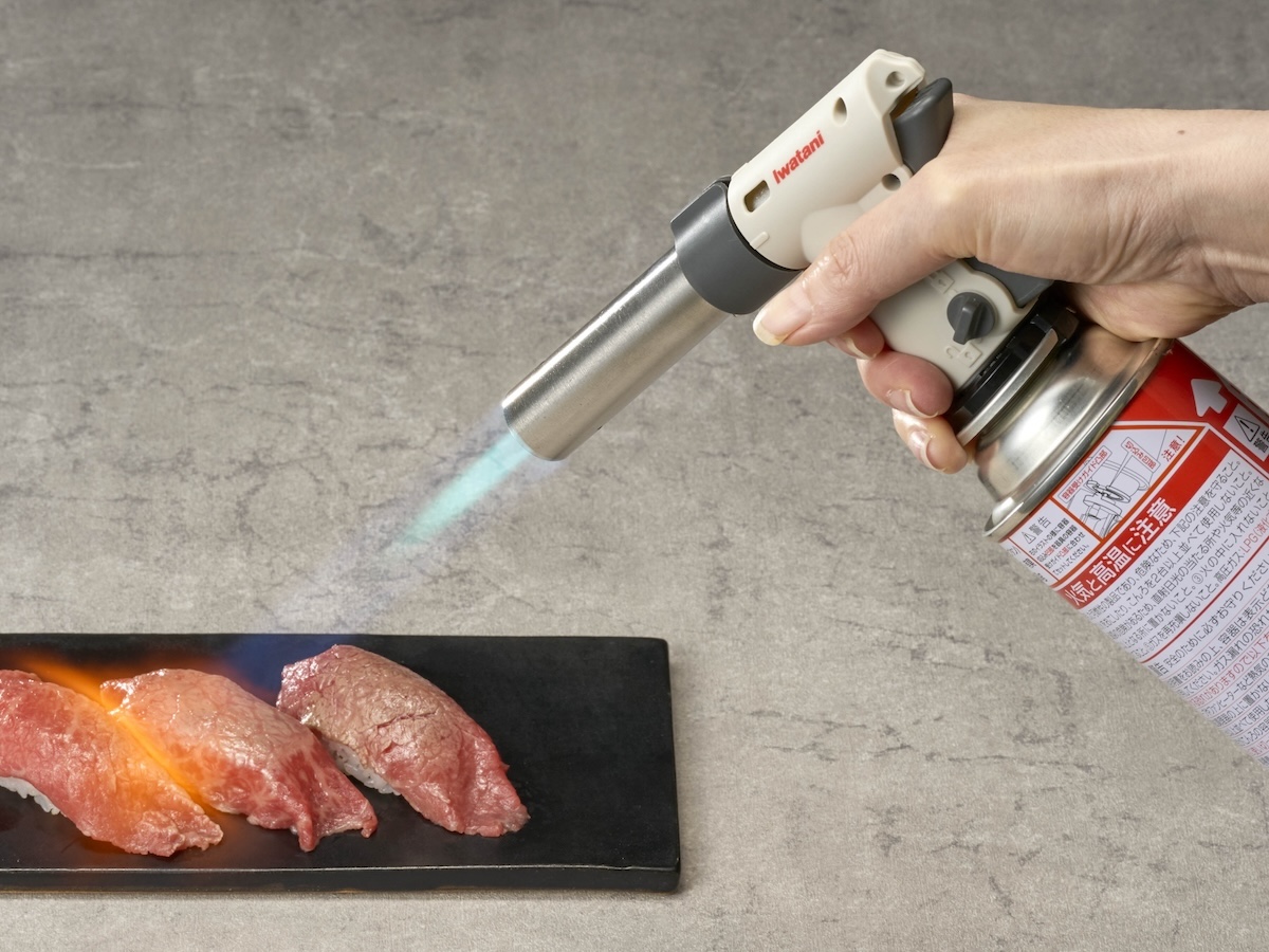 イワタニ、点火が簡単なカセットガス用バーナー 炙り料理が手軽に