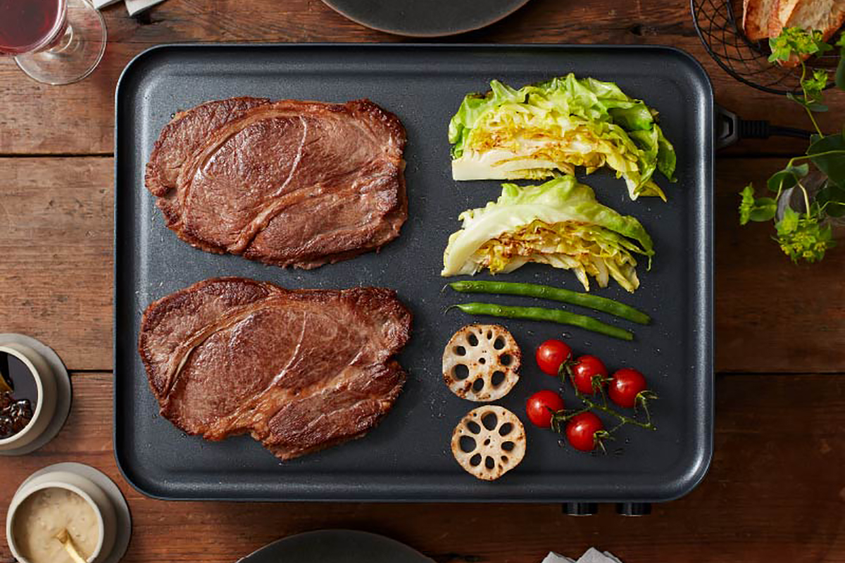 片づけやすい超薄型ホットプレート 左右を別の温度で焼ける - 家電 Watch