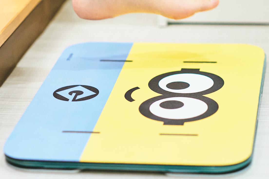 ミニオンがバスマット型の体重計に! のるだけで体脂肪もわかる