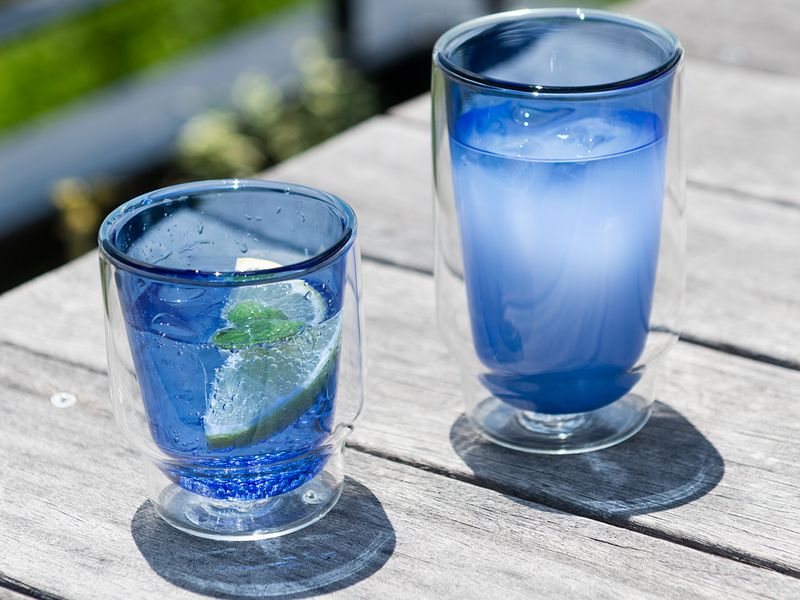 氷のコップ2色。 KEYUCAの保冷二重グラス さわやかな青色 - 家電 Watch