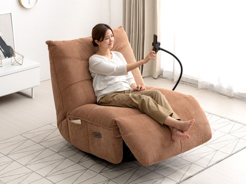 電動一人用ソファ　レイ 電動リクライニングの一人掛けソファ スマホ用アーム付き - 家電 Watch
