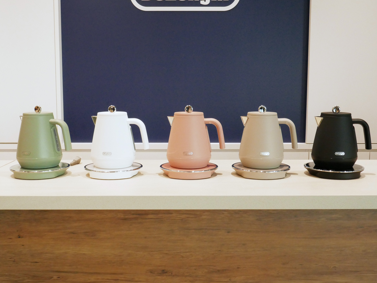 デロンギ、5色から選べる温度調節ケトル - 家電 Watch