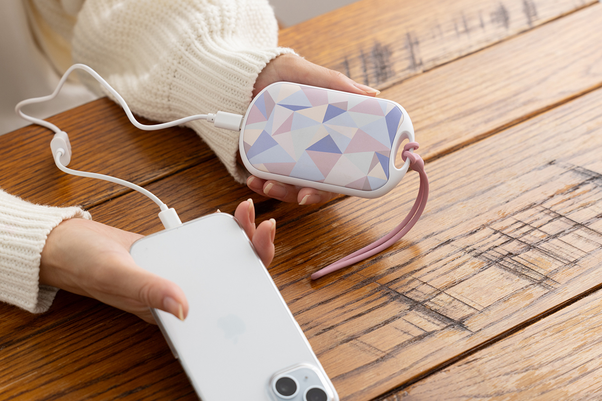 モバイルバッテリーwith充電式カイロ モバイルバッテリーにもなるおしゃれな充電式カイロ - 家電 Watch