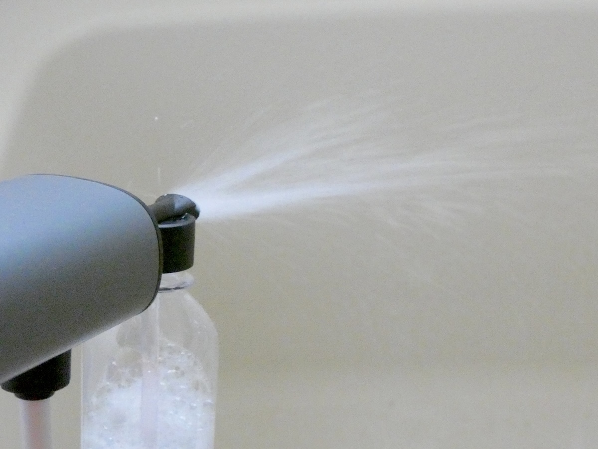水道とコンセント不要な洗浄機、家の中でも大活躍! 排水口ピカピカ