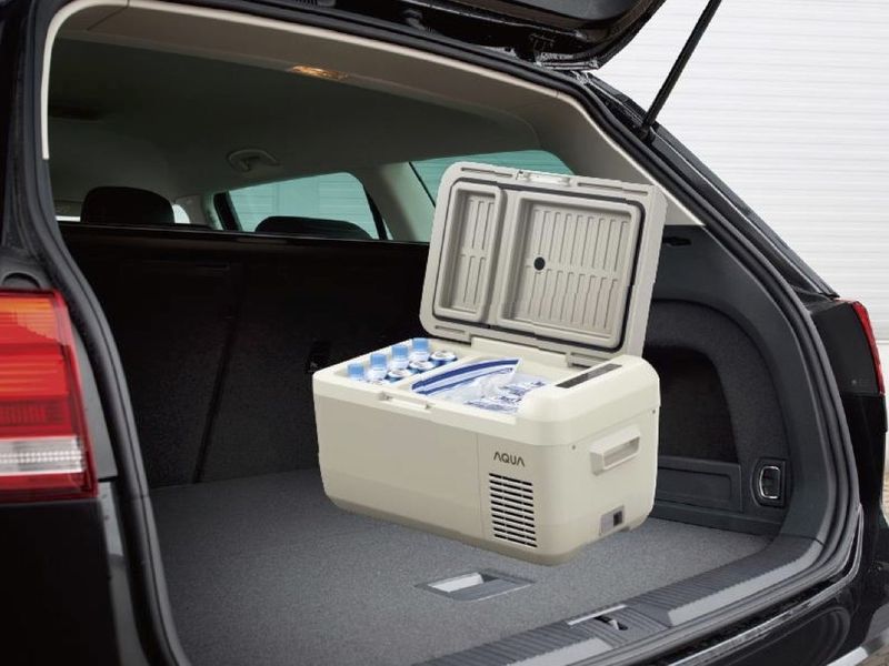 【美品】AQUA ポータブル冷蔵庫／冷凍庫 AQP-M3R Amazon.co.jp: アクア (AQUA) 小型冷蔵庫 ポータブル冷蔵庫／冷凍庫