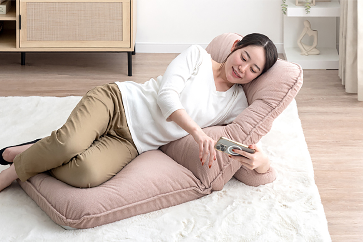 スマホをラクに使うための座椅子とローソファ。タンスのゲン - 家電 Watch