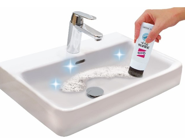手汚さず洗面台掃除 花王の洗剤スポンジ一体クリーナー - 家電 Watch
