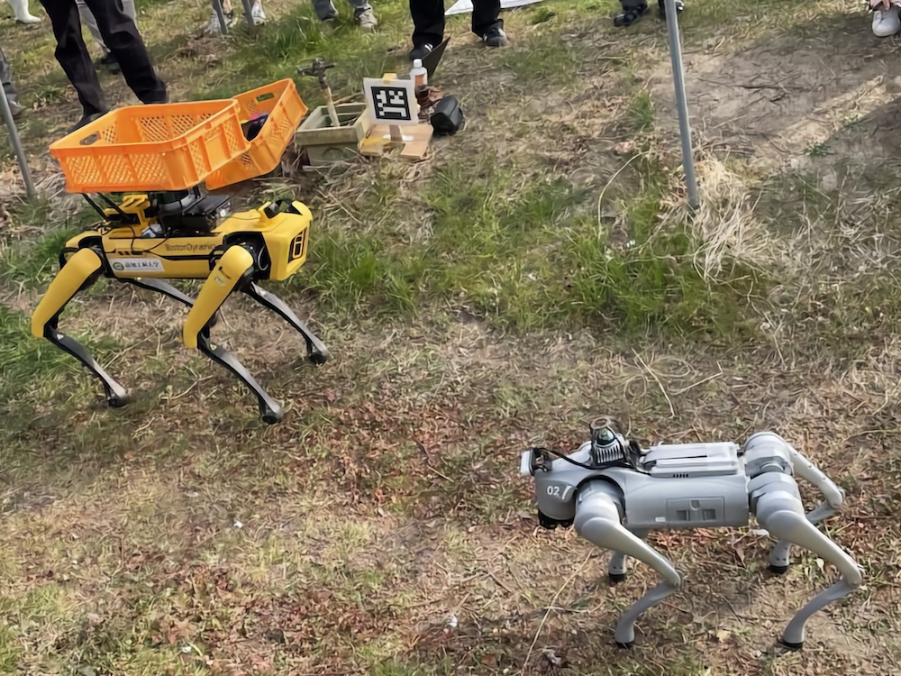 四足歩行ロボが農作業の負担軽減? 岡山大学が実証実験 - 家電 Watch