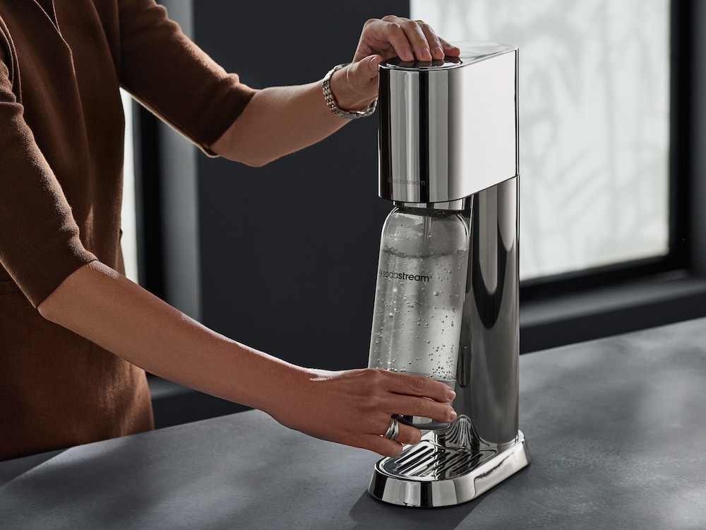 ソーダストリーム、深澤直人デザインのプレミアムな炭酸水メーカー