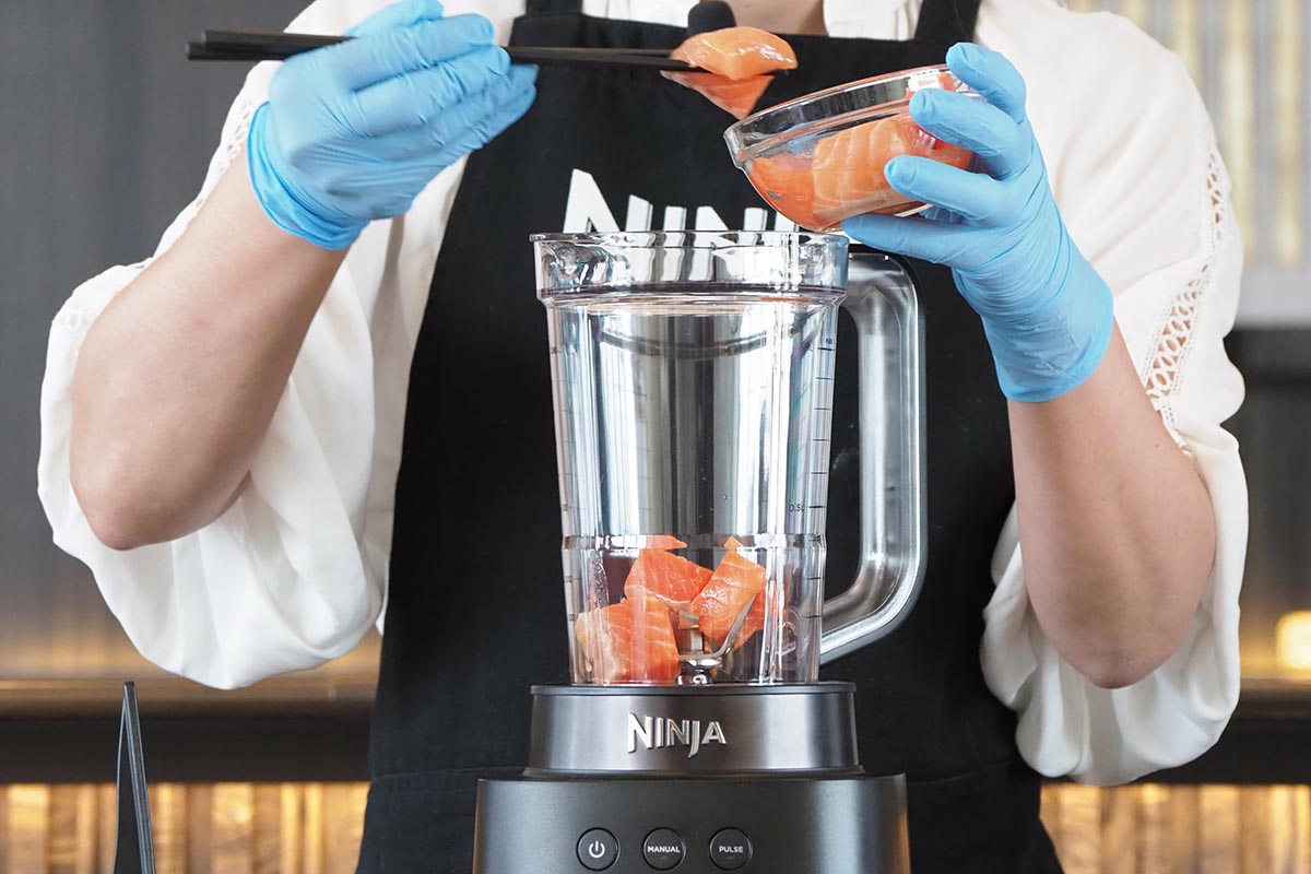 シャーク、簡単にプロの仕上がり目指せる本格ミキサー パワフルでも