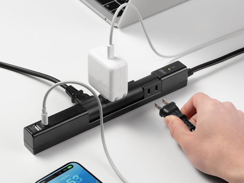 3方向から差せて干渉しない、180度回転する電源タップ - 家電 Watch