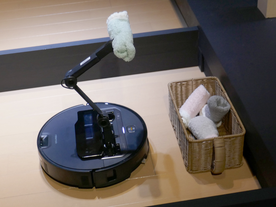 靴下拾って片付けるロボット掃除機見てきた Roborockのアーム付きSaros