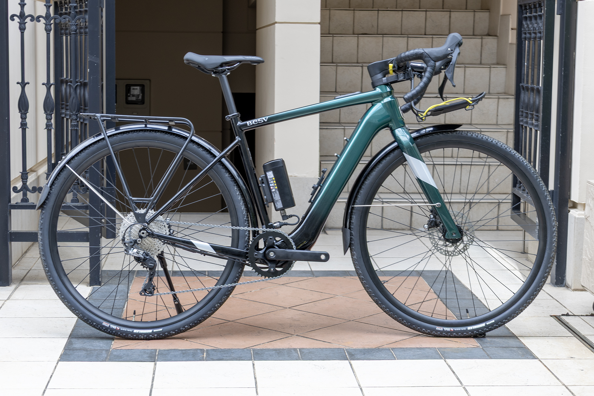 BESV e-bike JGR1.1 専用充電器 IMG_4894-1024x768.jpg