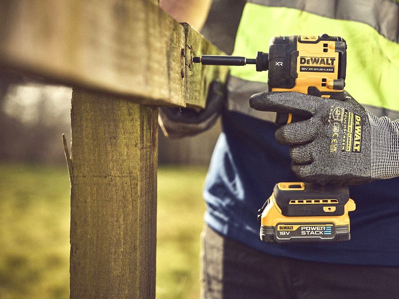 静かで使いやすいインパクトドライバー、DEWALT - 家電 Watch
