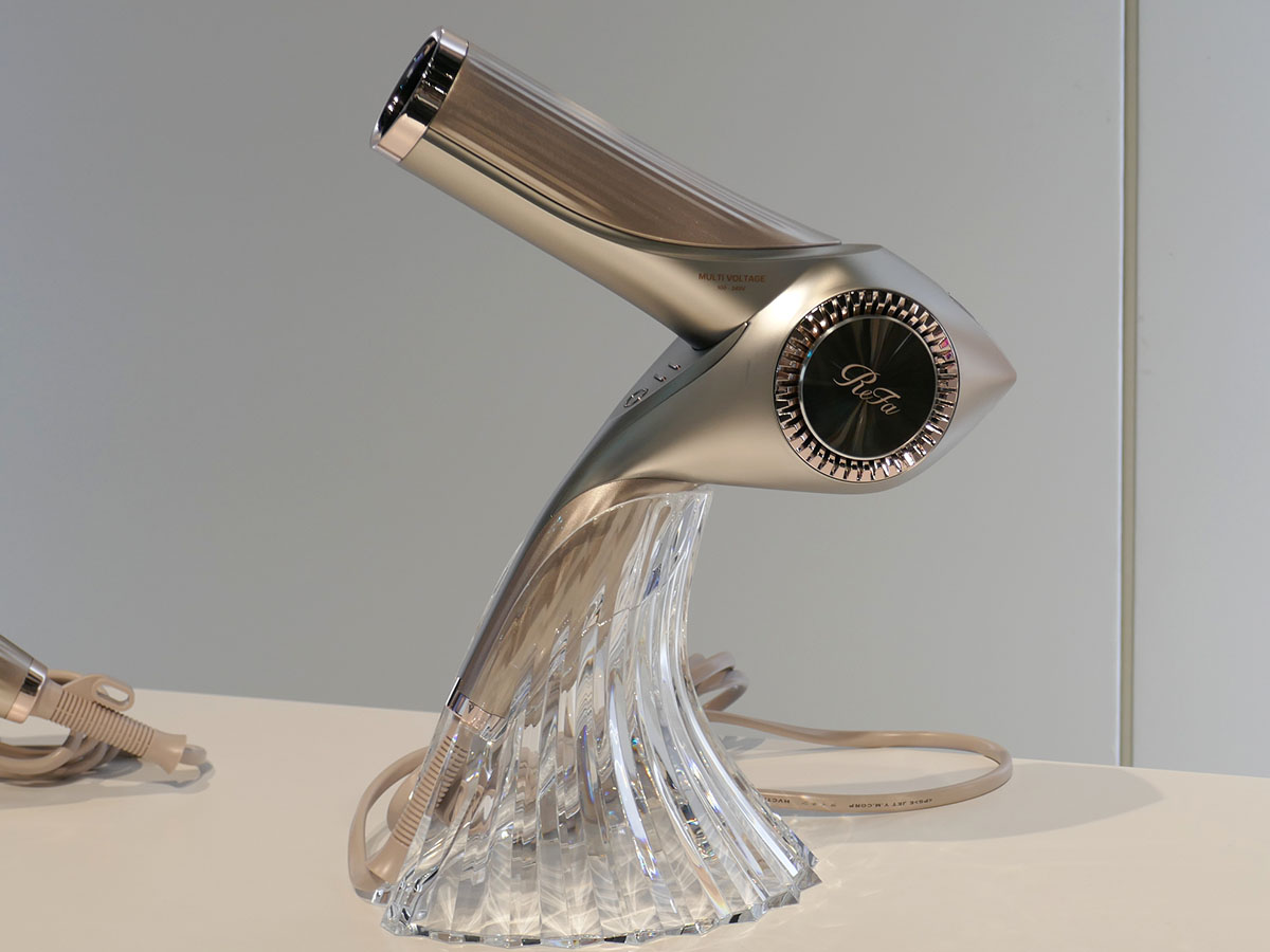 ReFa史上最高のうるおいとまとまり プレミアムドライヤーが海外対応