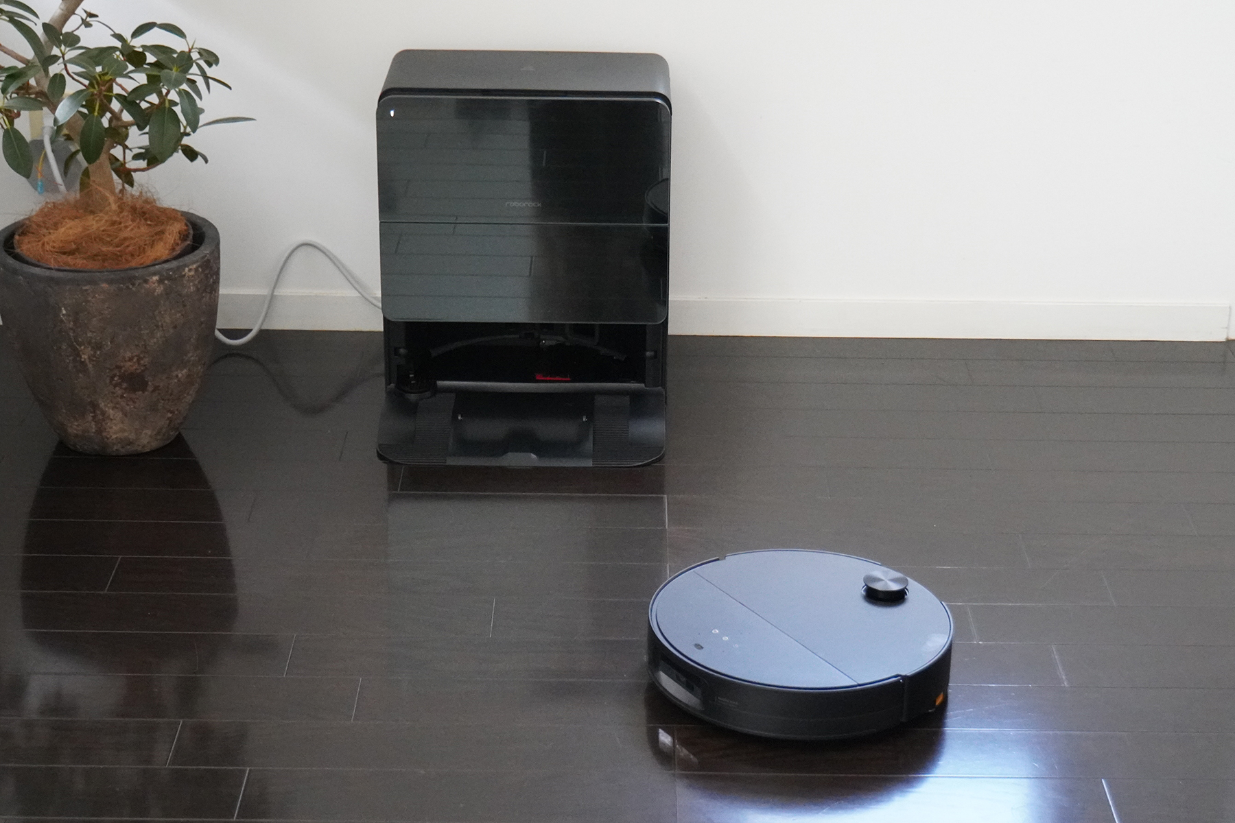 全部おまかせロボット掃除機の究極形!? Roborock Saros 10で隅まで