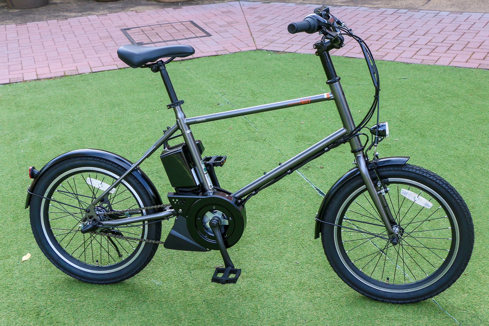 トピック】来春発売のスタイリッシュなBMX風(?)の電アシ見てきた