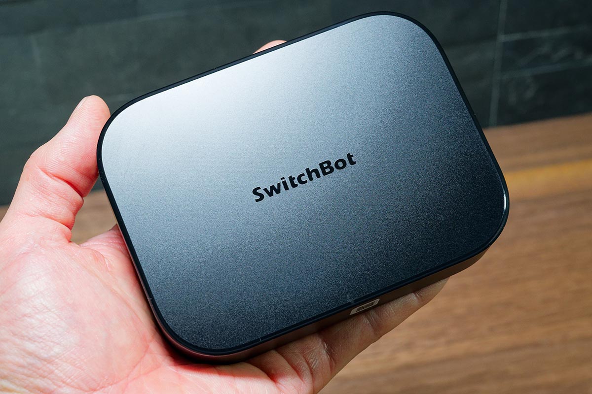 SwitchBot AIハブ ブラック SwitchBotは家電から「家族」に!? AIハブで未来の快適を先取り - 家電