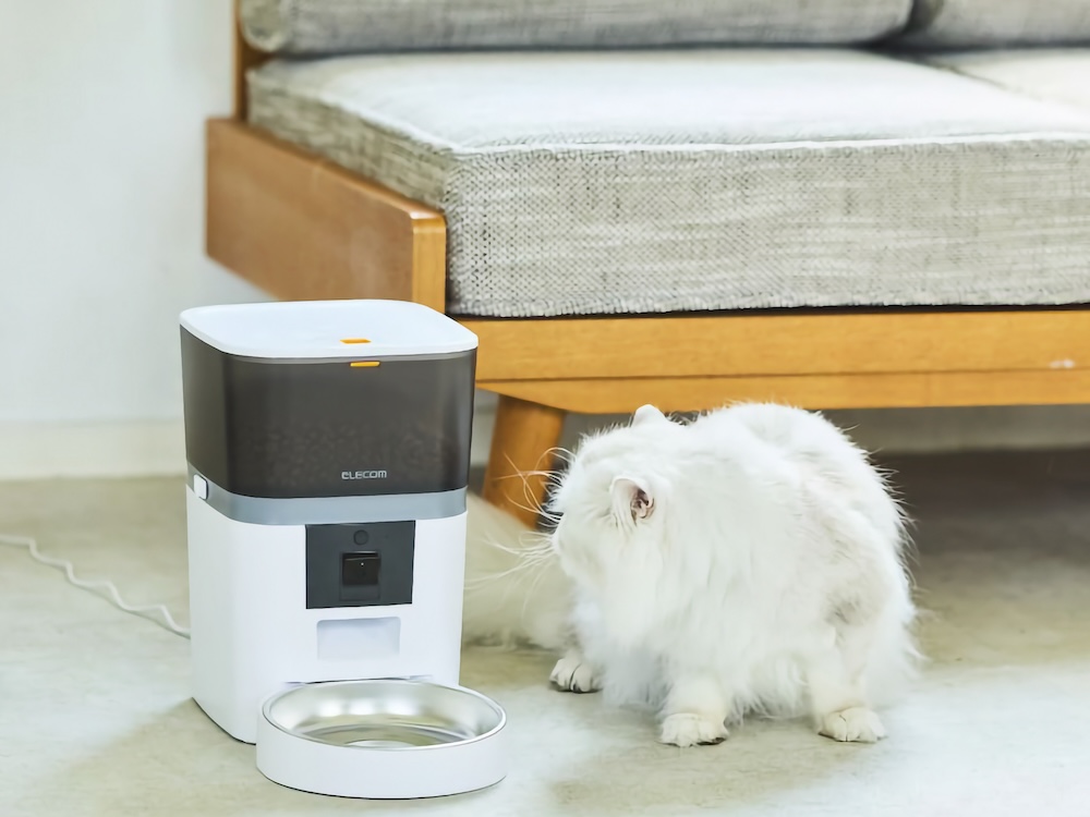 外出先からペットを見守れる自動給餌器 - 家電 Watch
