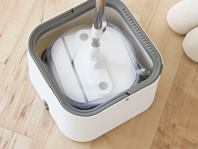 常にきれいな水で掃除できるバケツ付きモップ - 家電 Watch