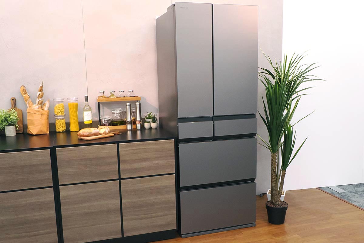 東芝、ベジータに続きフリーザ登場　冷凍室が真ん中で大容量 - 家電 Watch