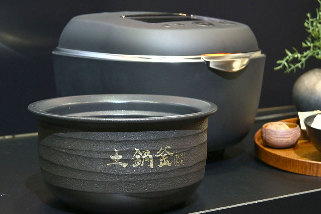 タイガー土鍋炊飯器の最上位 甘みアップした料亭ごはんを自宅で - 家電