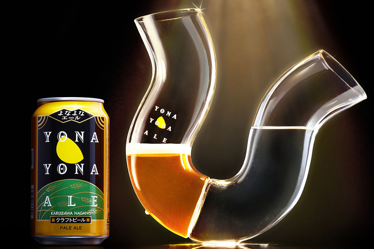 ビールと水交互に飲ませる「ふらつくビアグラス」飲みすぎ防ぐ