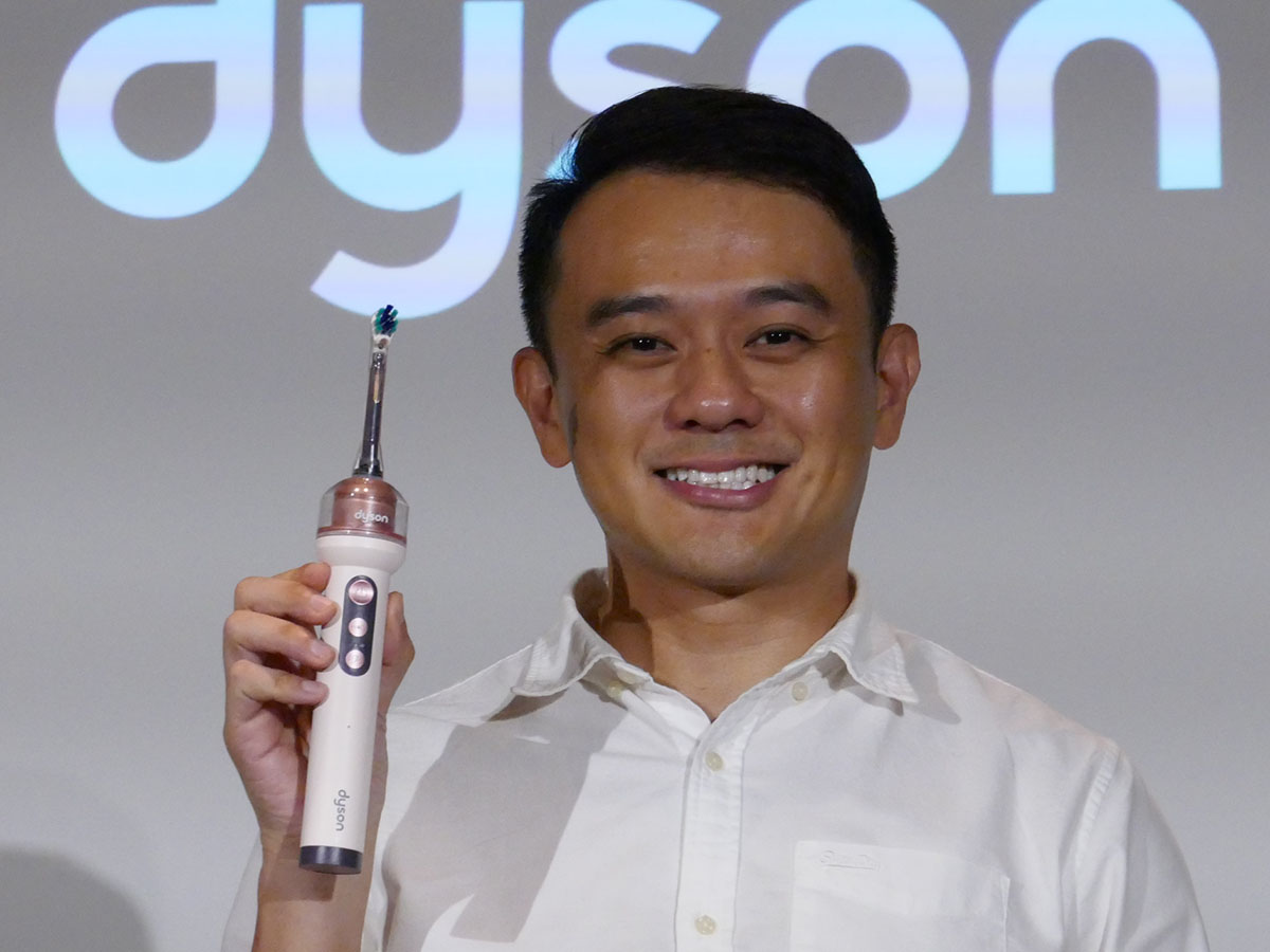 ダイソンから電動歯ブラシ 磨きながら歯間にジェット噴射 - 家電 Watch