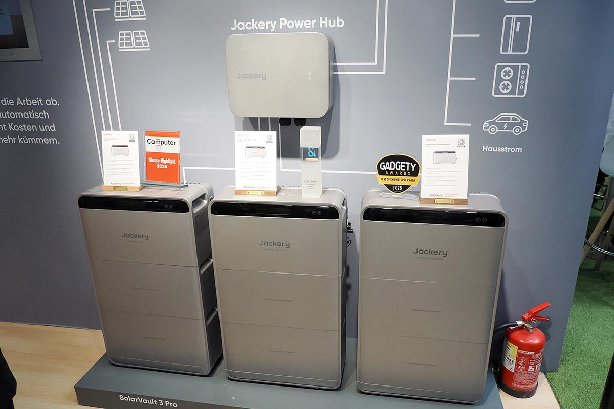 Jackeryの置きやすい蓄電システム登場 瓦型ソーラーパネルも【IFA 2026