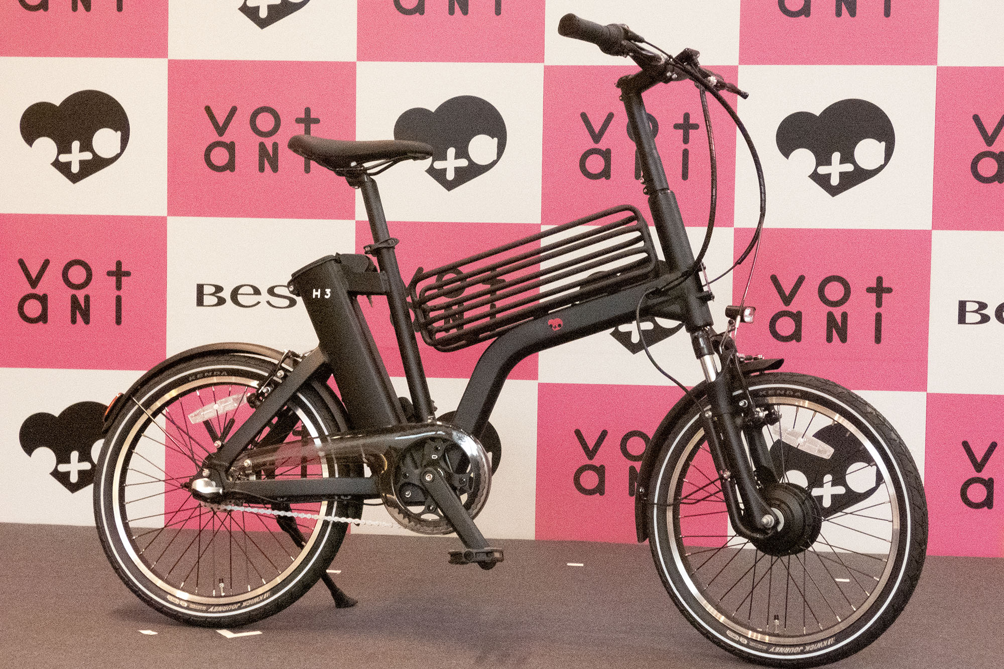 BESV、新ブランドロゴの「Votani」e-bike グッズECサイトも開始 - 家電