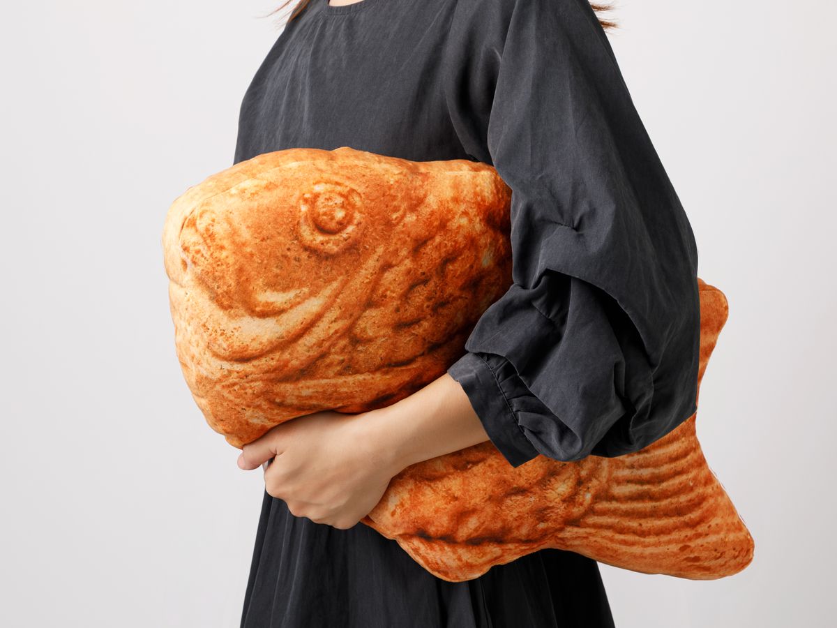 ニトリ、巨大たい焼きとワッフルのもちもちクッション - 家電 Watch