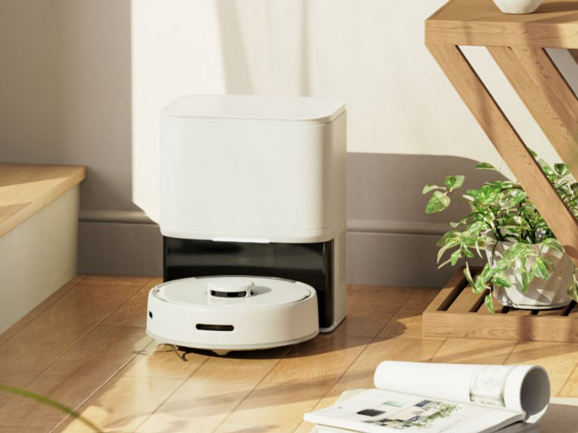 小さいのに多機能でパワフル！ 狭い部屋もスイスイ走って水拭きも